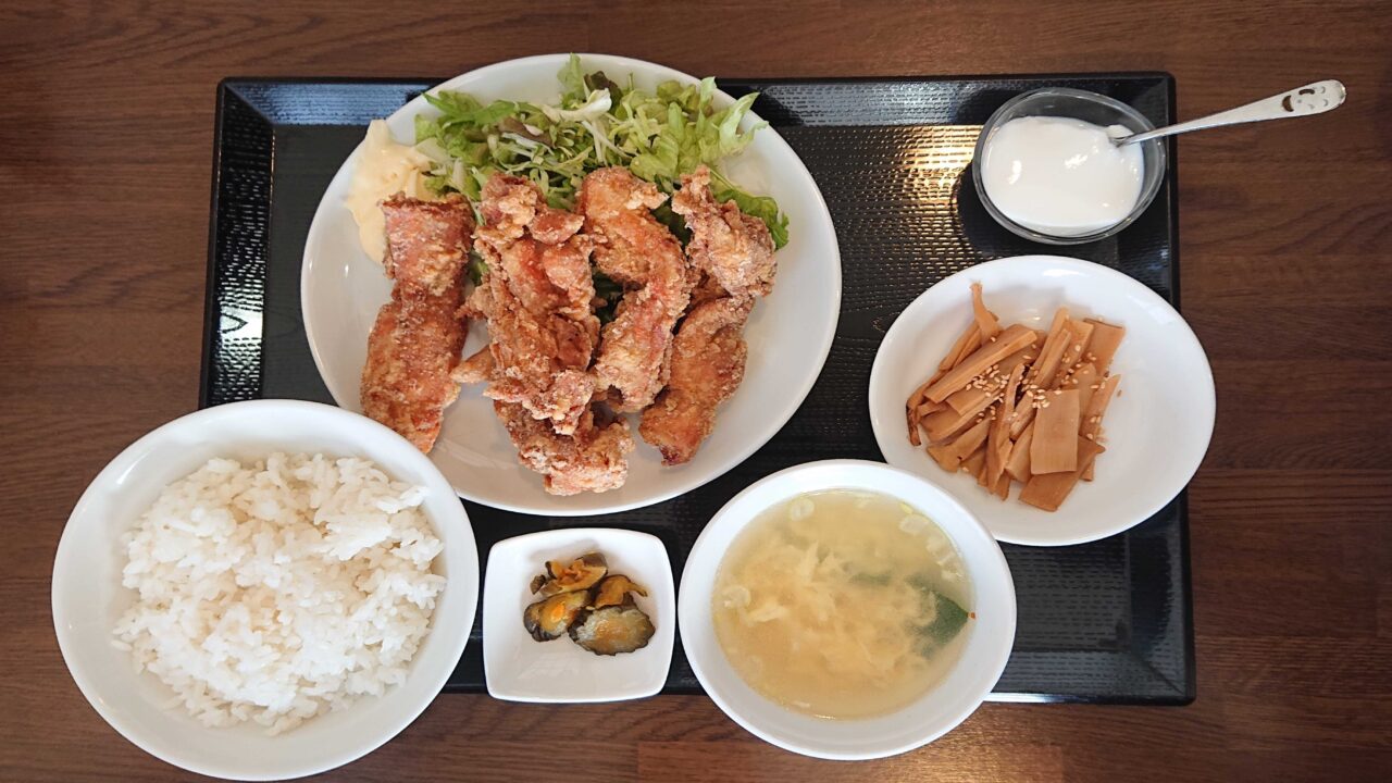 イナちゃん飯店の特製からあげ定食