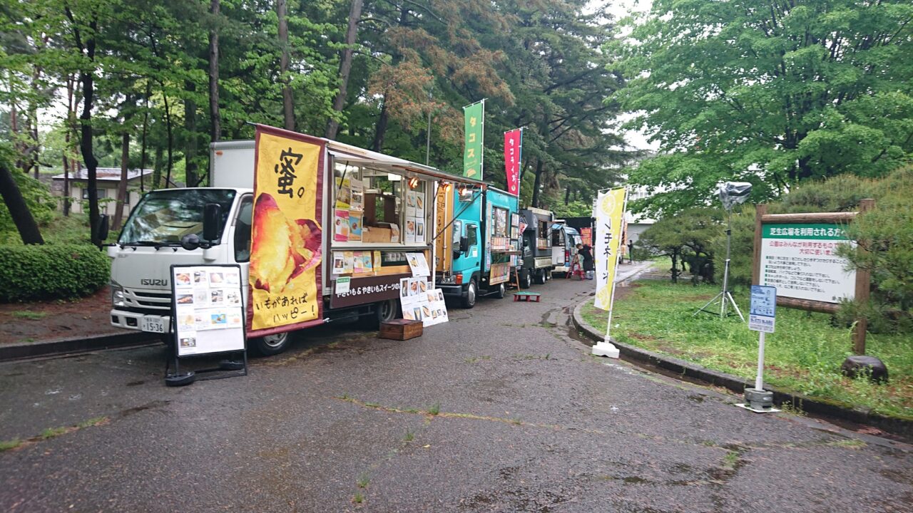 マルシェエリアのキッチンカー