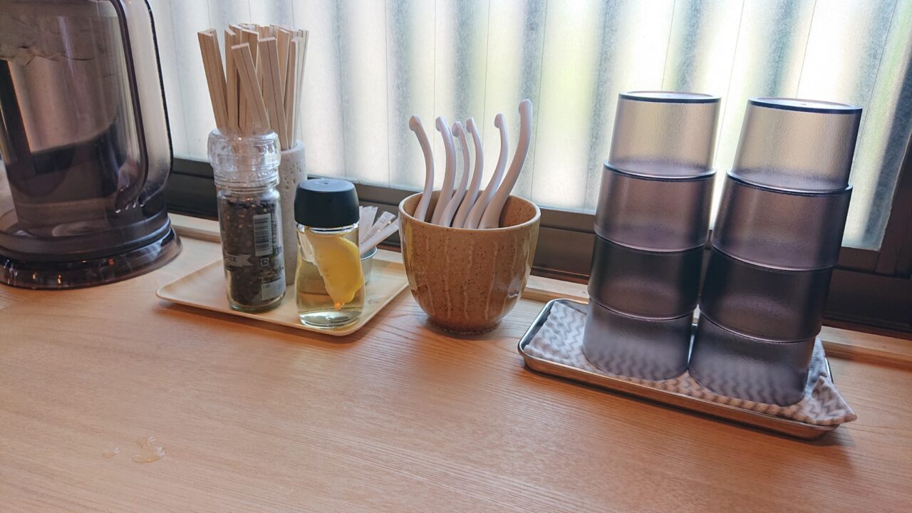 こまつ中華蕎麦のカウンター席の様子