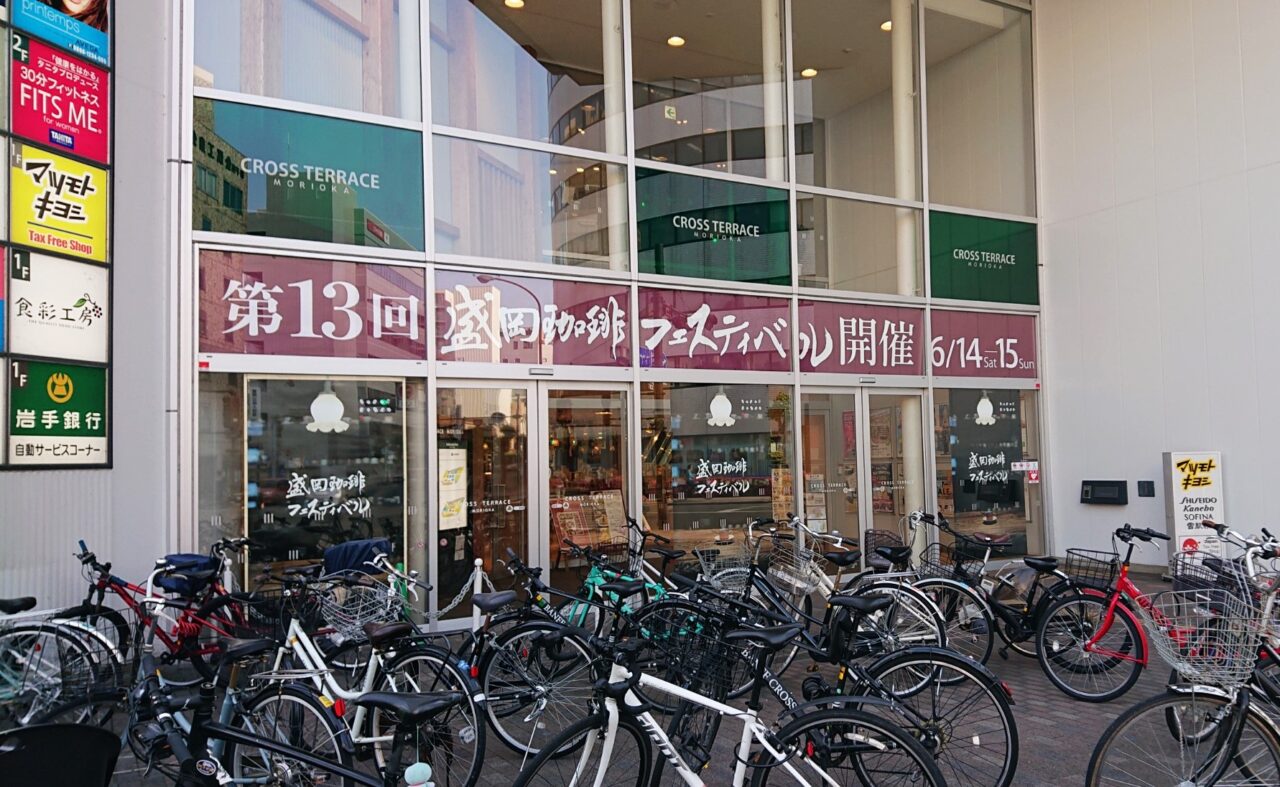 クロステラス入口に大きく掲示されている予告