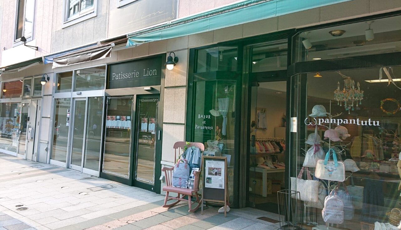 櫻山付近にOPENするパティスリーリオンは子ども服店BAzaR et PanPantutuの隣お店を開ける