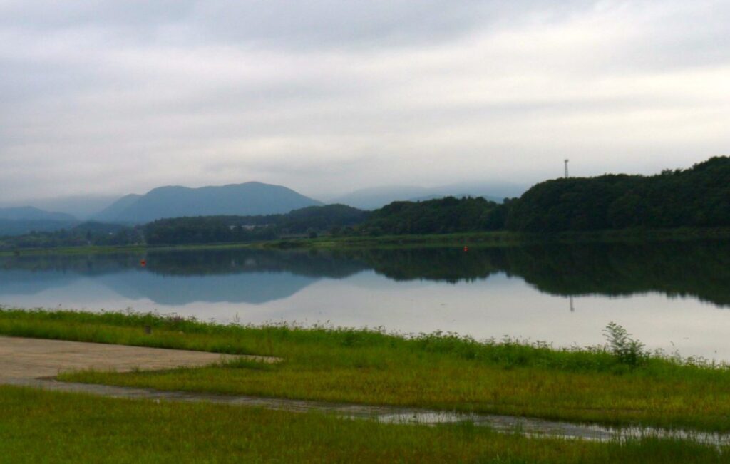御所湖の様子