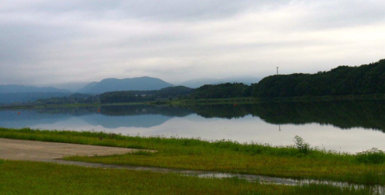 御所湖の様子