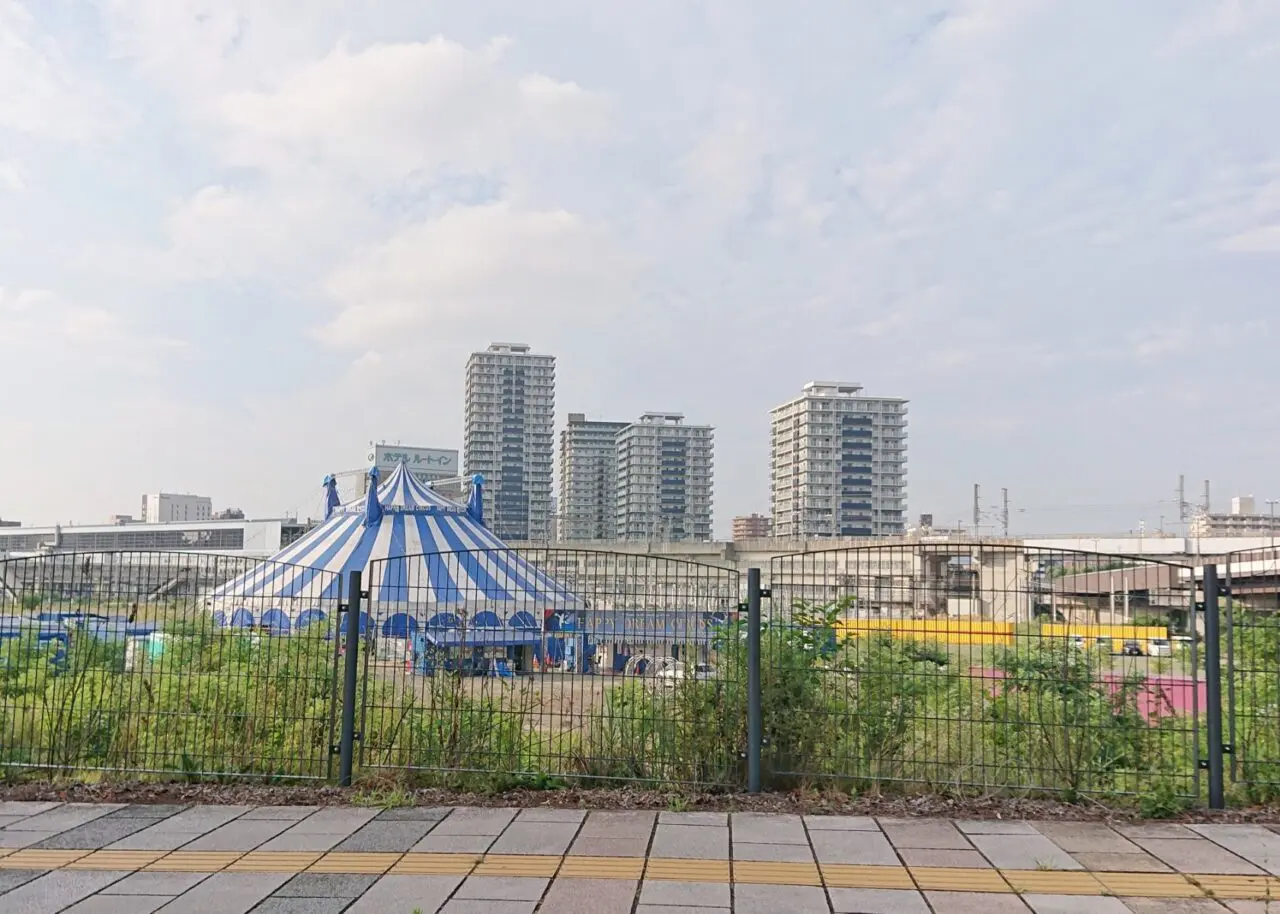 盛岡駅チカで開催されるハッピードリームサーカスのテント