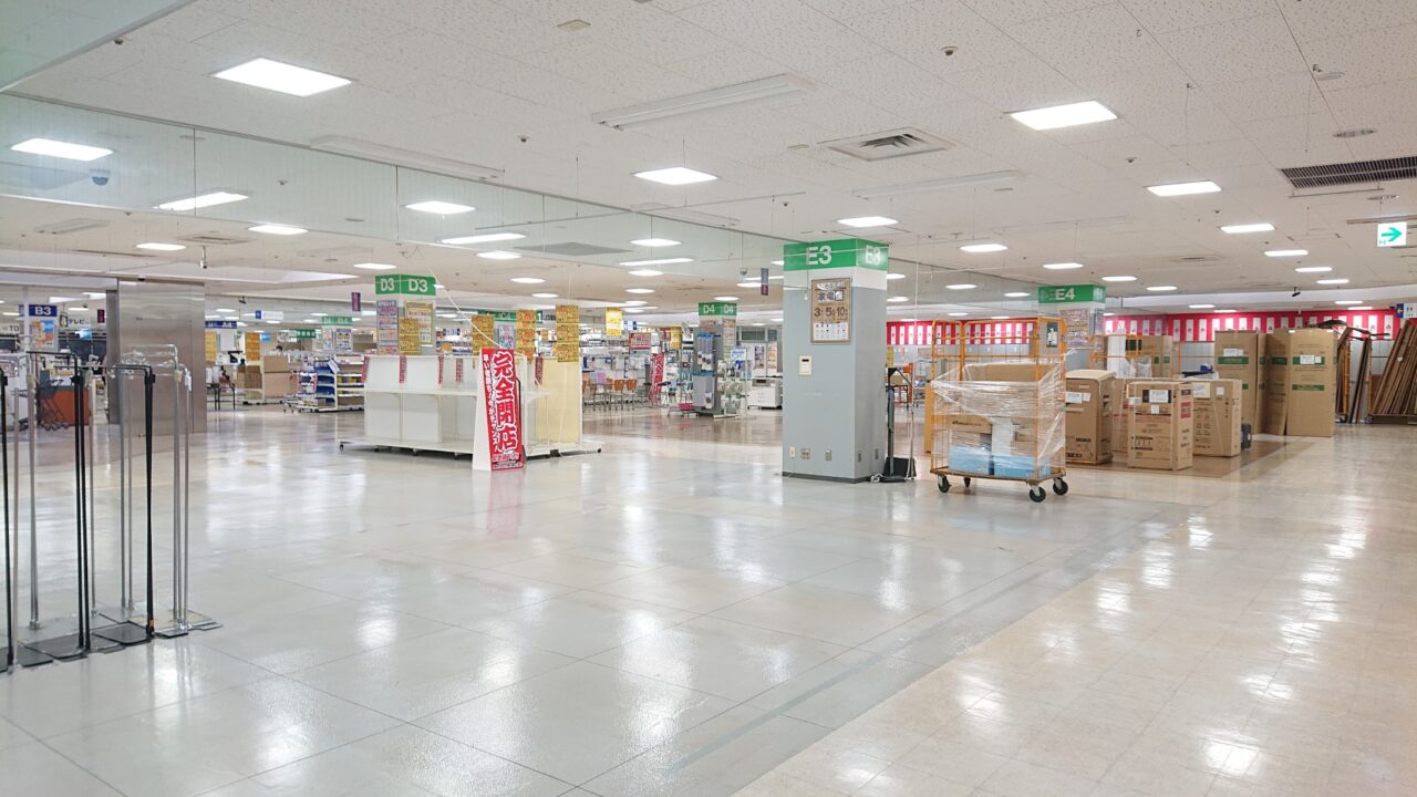 アネックス川徳3Fフロアは完全閉店セールにより商品が売れていた