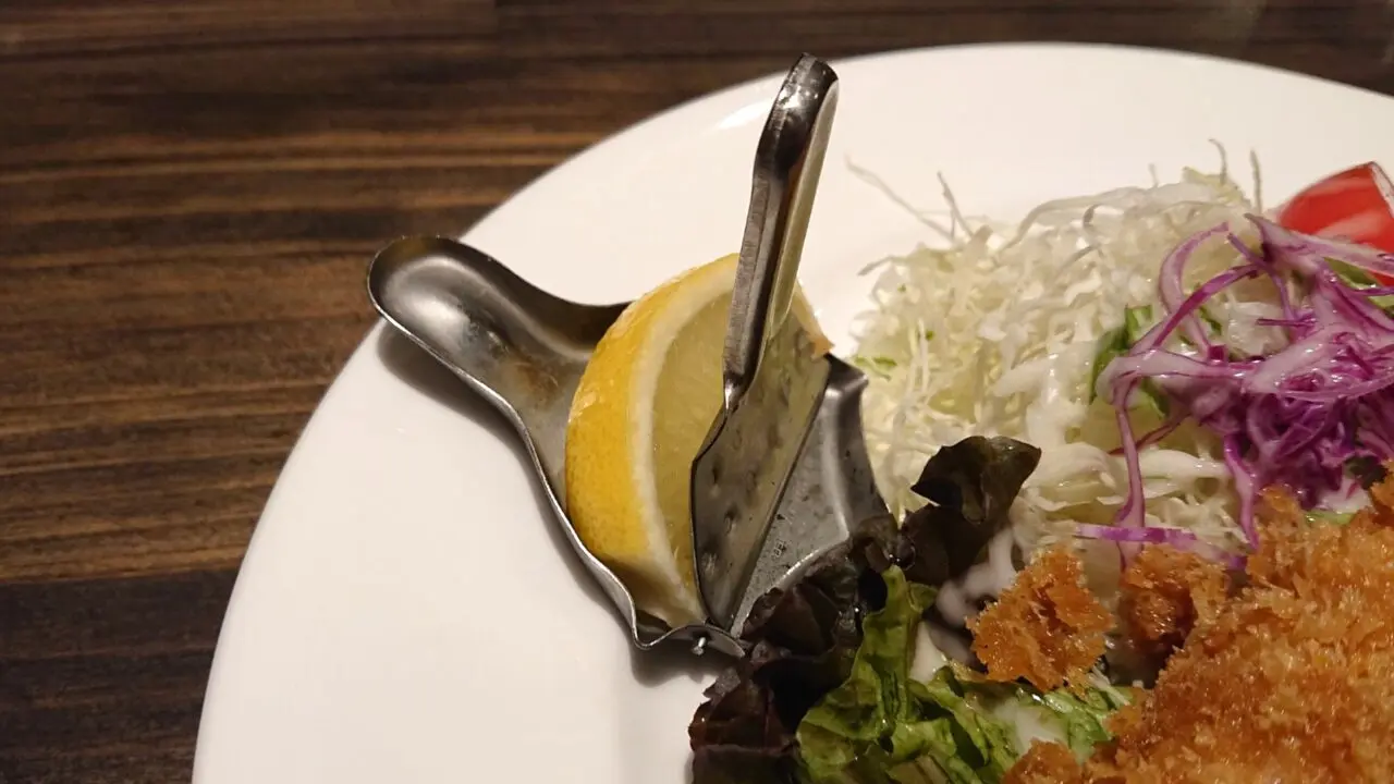 レモンを絞る道具