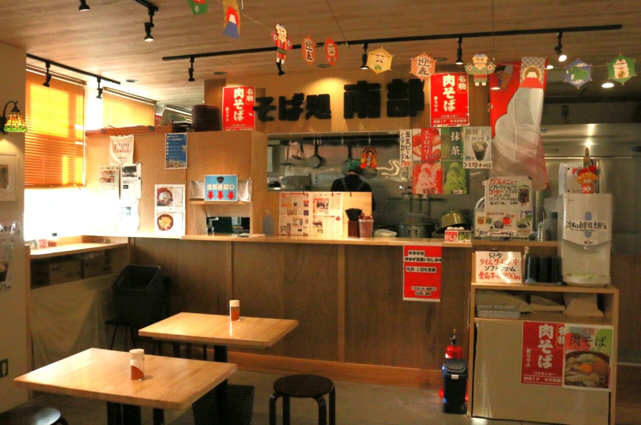 盛岡バスセンター西棟に入るそば処南部のカウンター