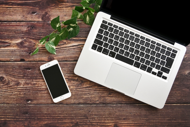 スマホとパソコンのイメージ