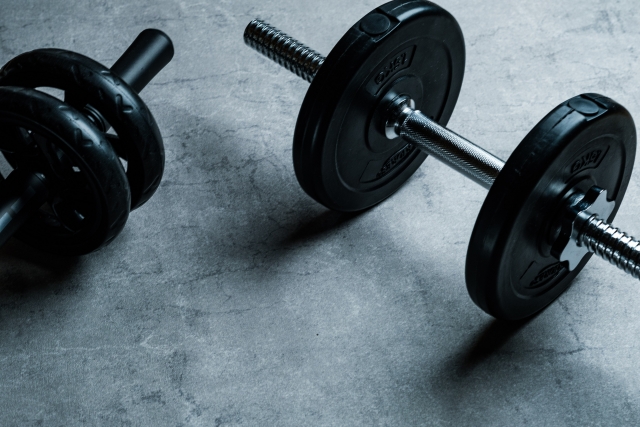 筋トレに使用するダンベルのイメージ
