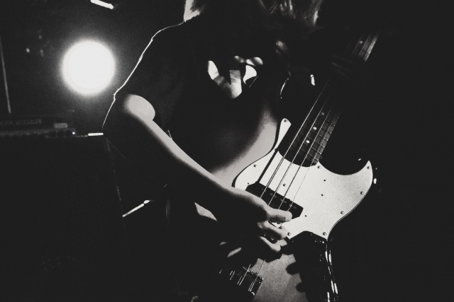 ライブで演奏する人のイメージ2603