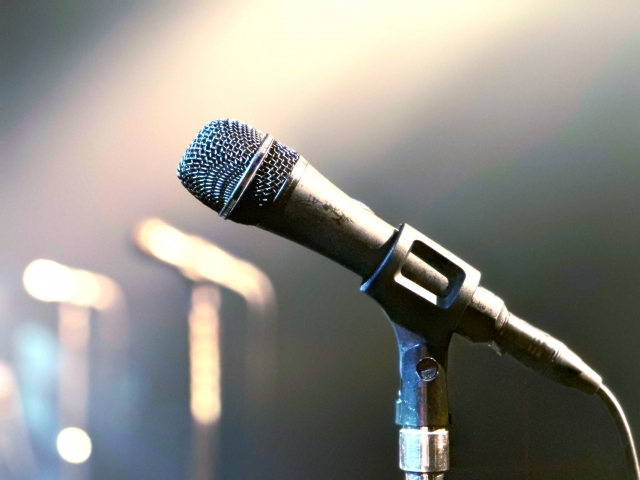 ステージ上で歌唱のイメージ2603