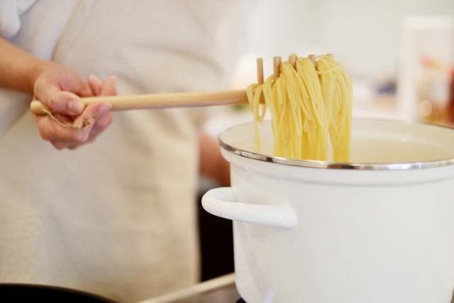 パスタ　食堂　昼飲み　イメージ