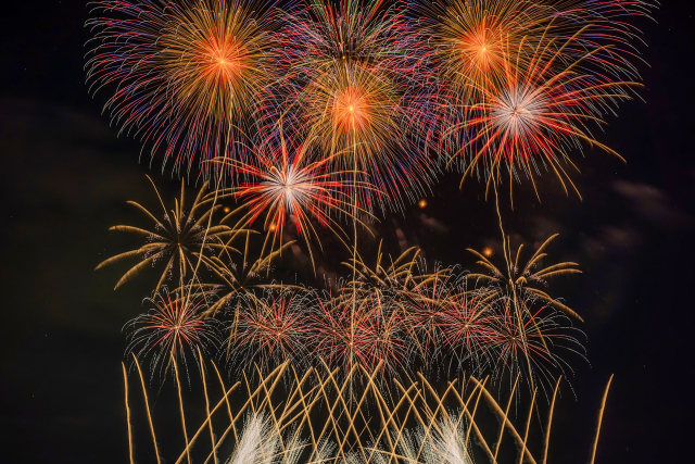 夏のイベント　花火大会のイメージ