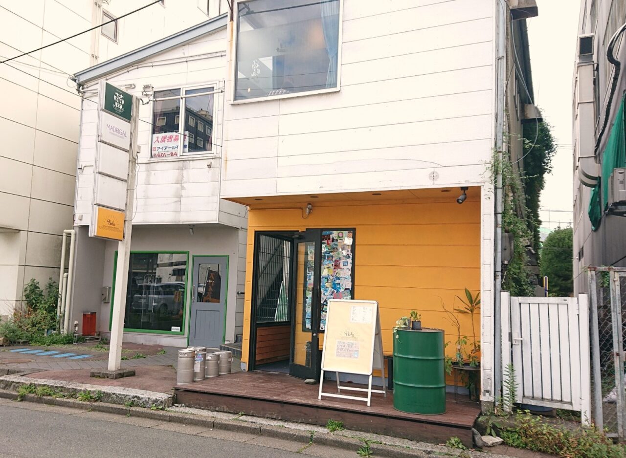 10月25日に一度営業を終了するカレーとお酒蕾の入る建物